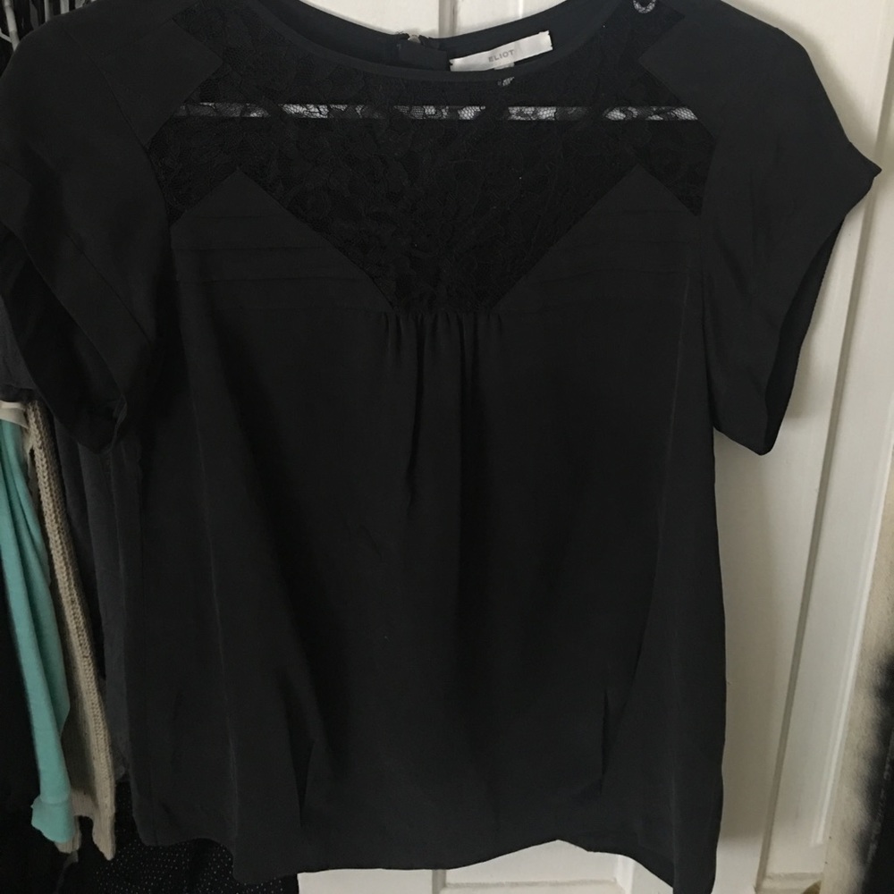 Black shirt sleeve blouse