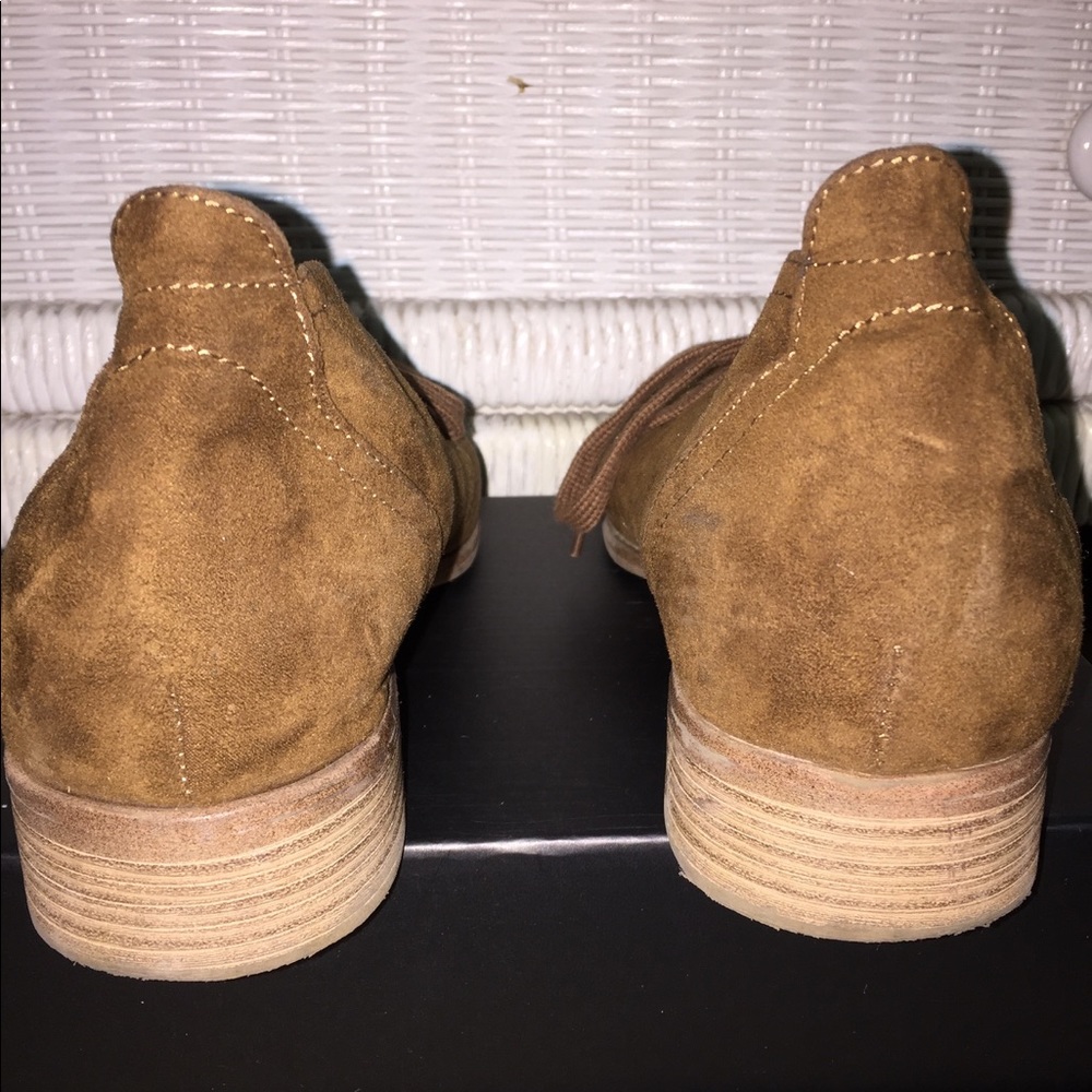 The brown shoes