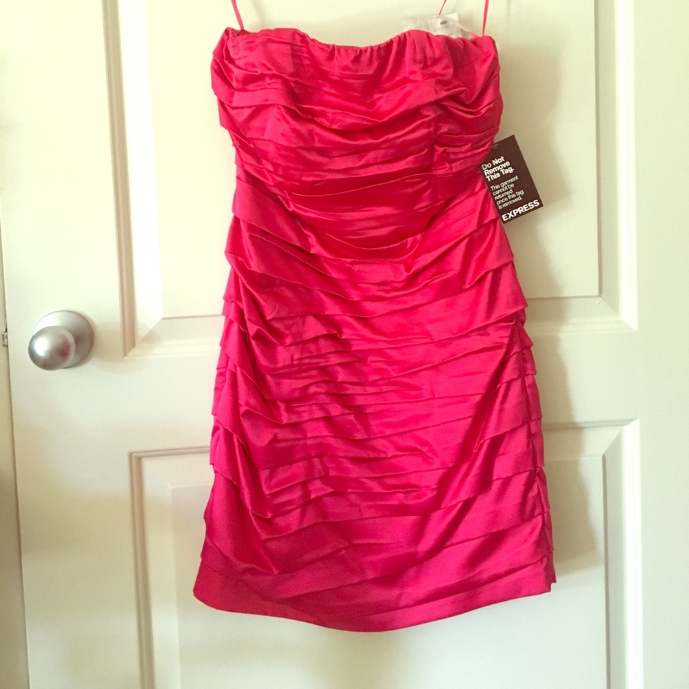❤️ NWT Pleated Strapless Red Cocktail Dress ❤️