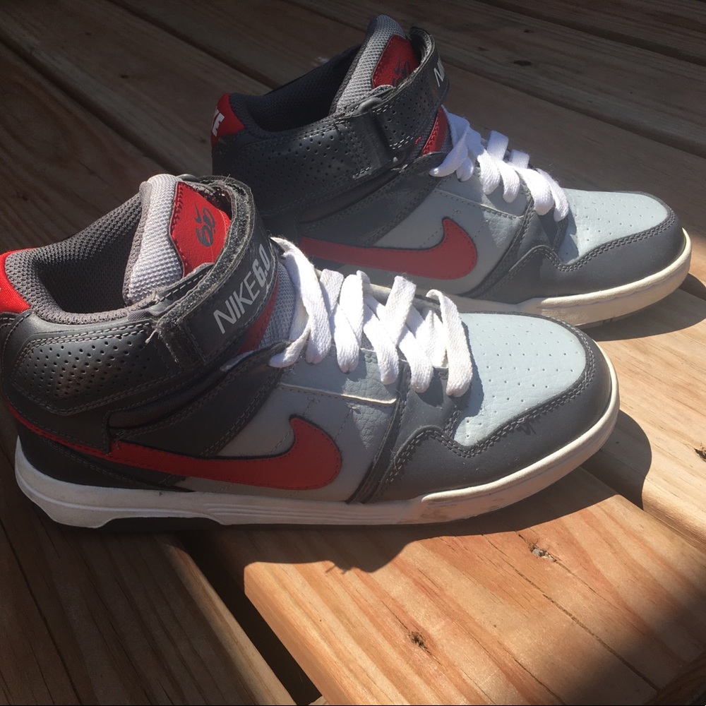 Kids 4. Women's 6. Nike mids.