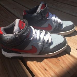 Kids 4. Women's 6. Nike mids.