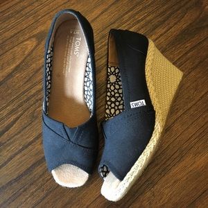 TOMS wedges
