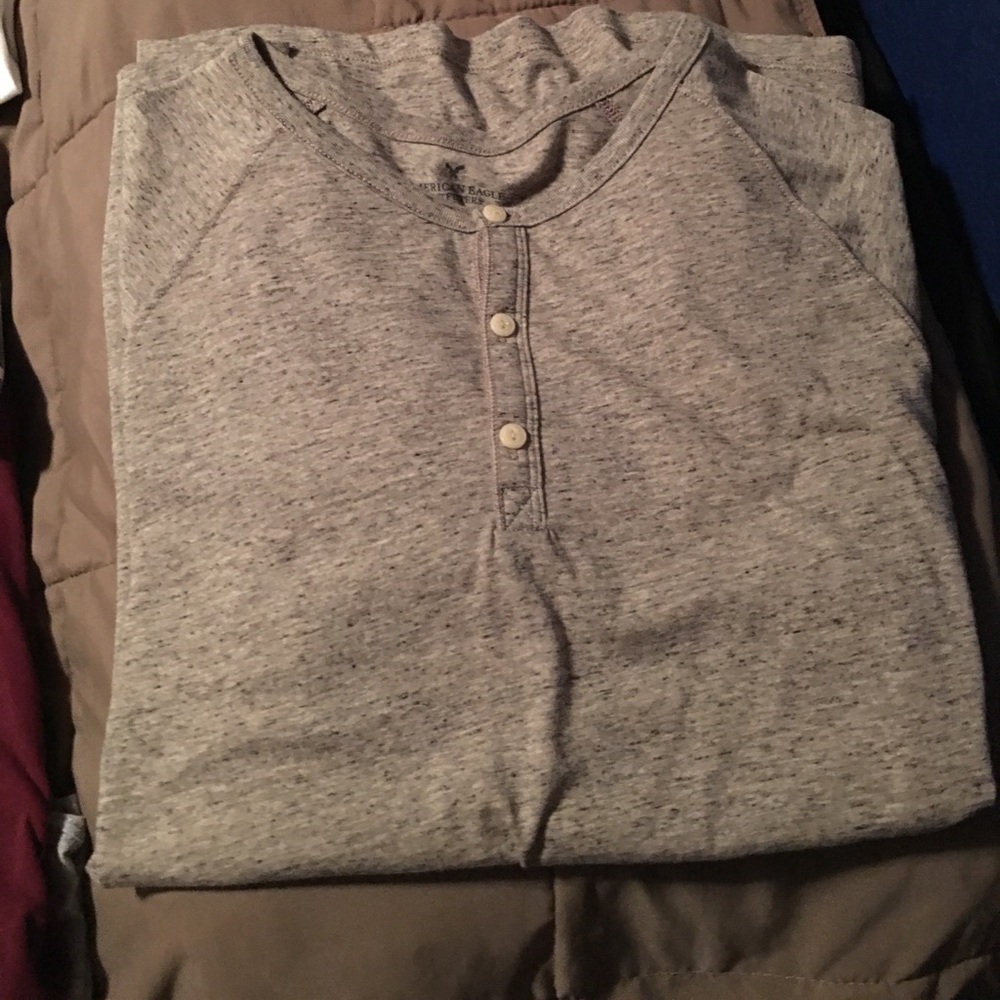 American Eagle Outfitters 3 button shirt