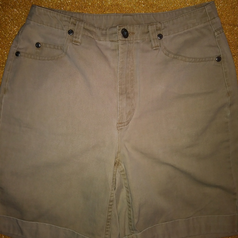 SOLD 🌟 Liz Wear Bermuda Shorts 🌟