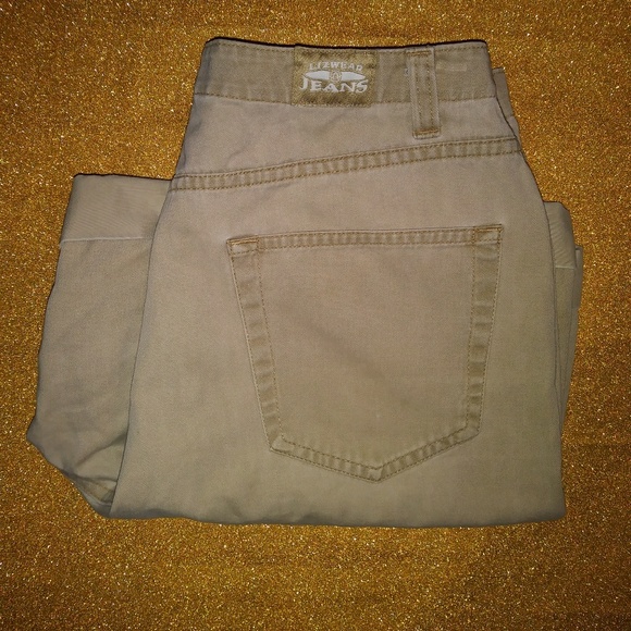 SOLD 🌟 Liz Wear Bermuda Shorts 🌟 - Picture 2 of 2