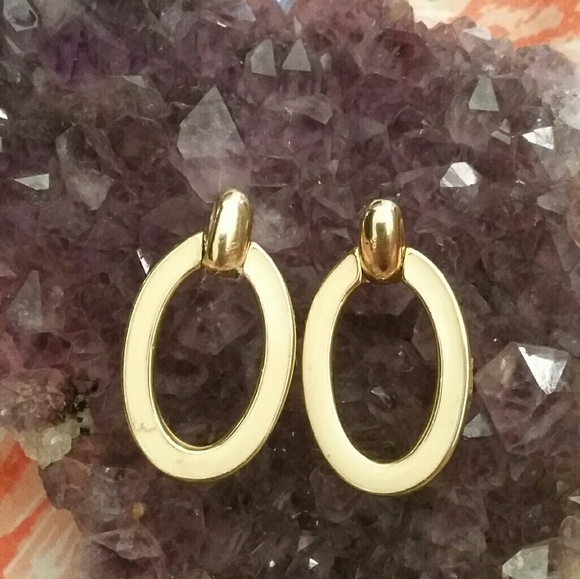 Vintage gold colored and cream earrings - Picture 1 of 1