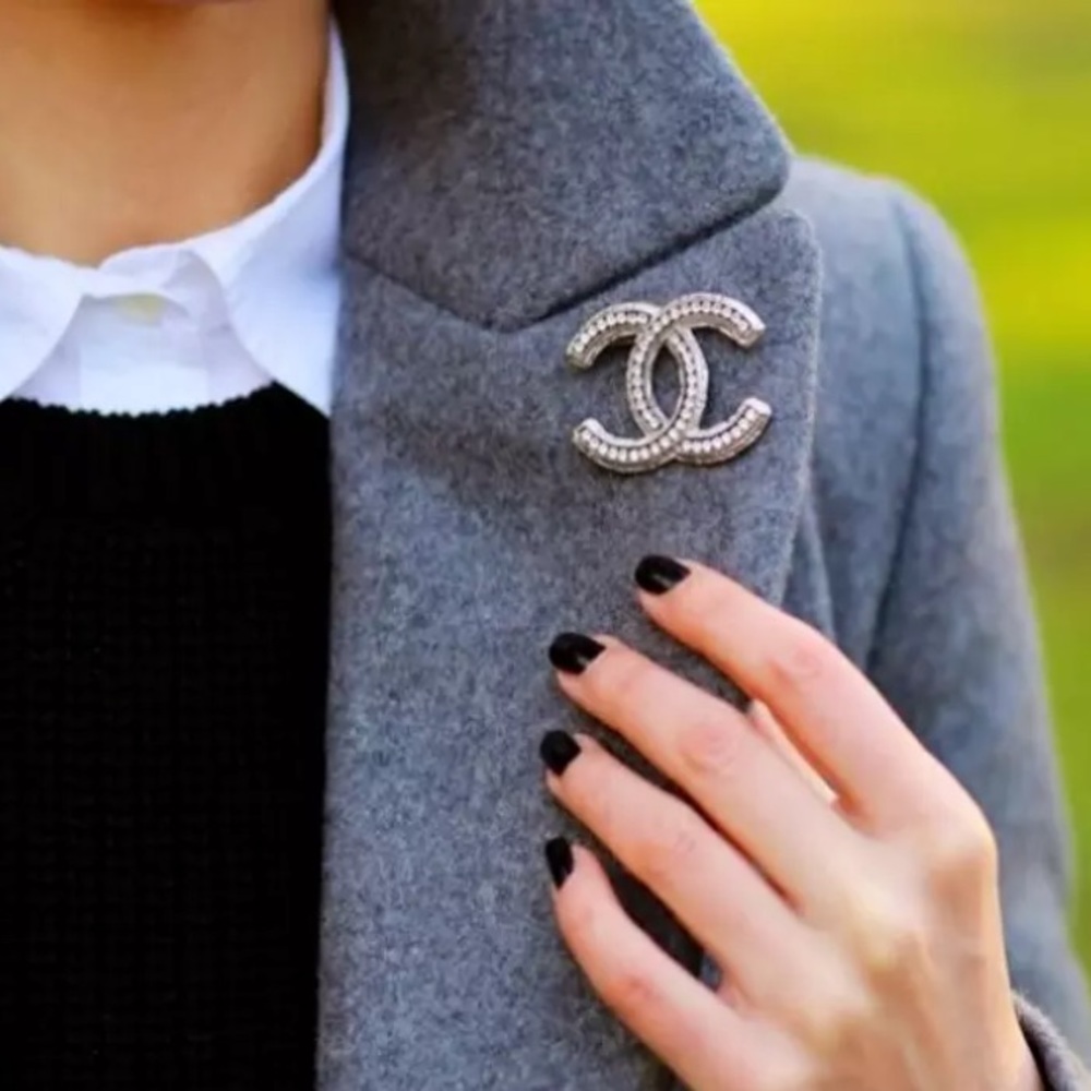 ❌SOLD❌ Chanel Silver Tone Swarovski Crystal Pin - Picture 1 of 8