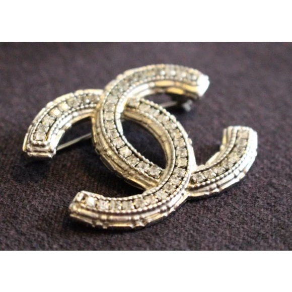 ❌SOLD❌ Chanel Silver Tone Swarovski Crystal Pin - Picture 3 of 8