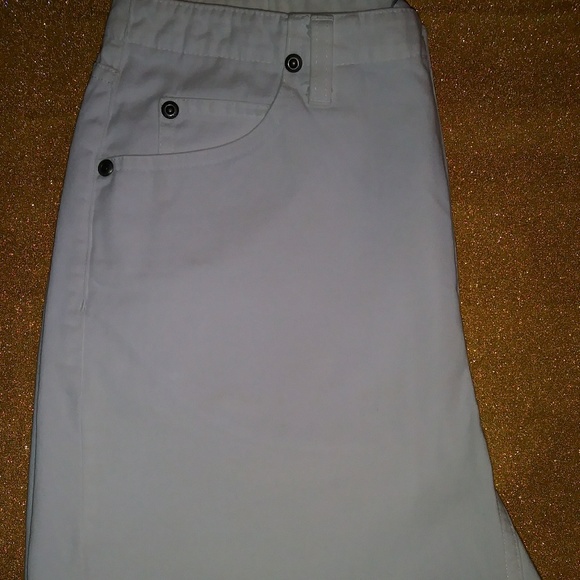 SOLD 🌟 Lizwear Bermuda Shorts 🌟 - Picture 2 of 2