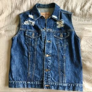 Cool denim sleeveless jacket