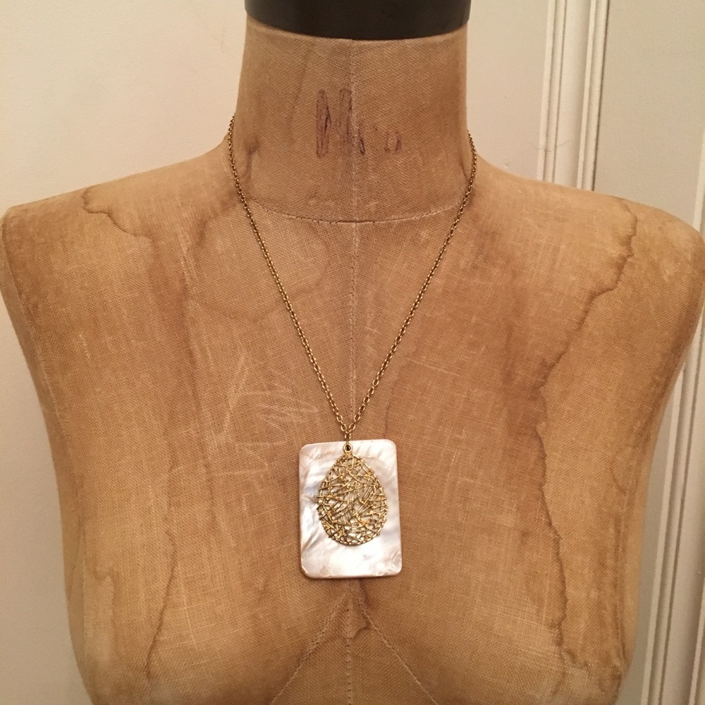 Mother-of-pearl pendant statement necklace