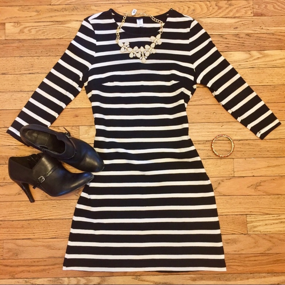 Classic Black and Cream Shift Dress!