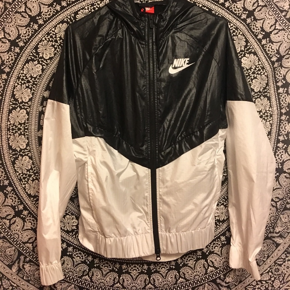 Nike women's half n half windbreaker