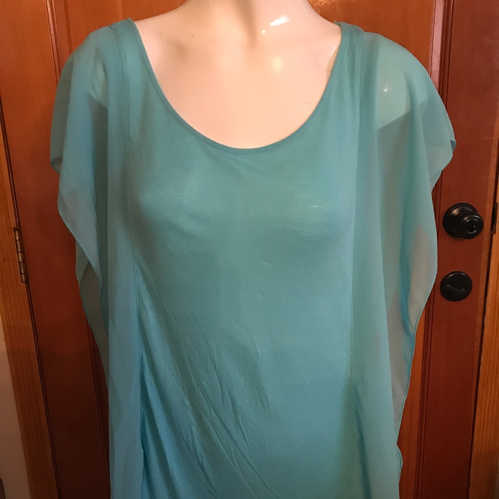 H&M women's blue top sleeveless very flattering