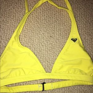 Super fun and bold swimsuit top! Roxy brand- Med
