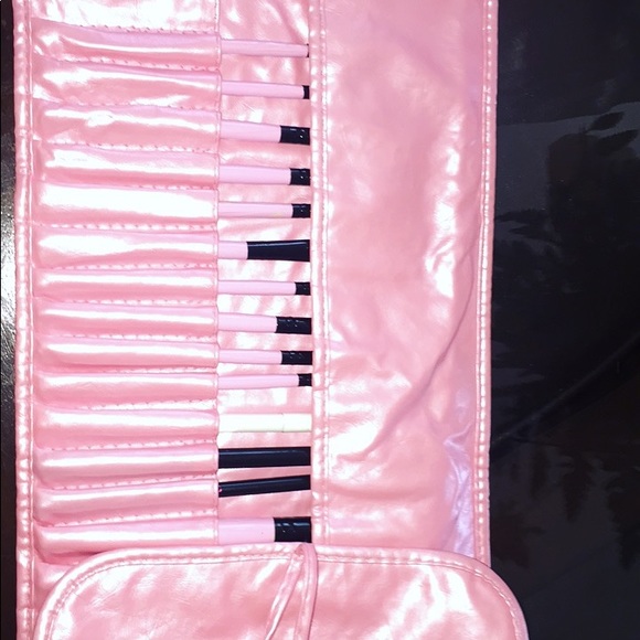 Pink Brush Kit With Additional Brush - Picture 2 of 2