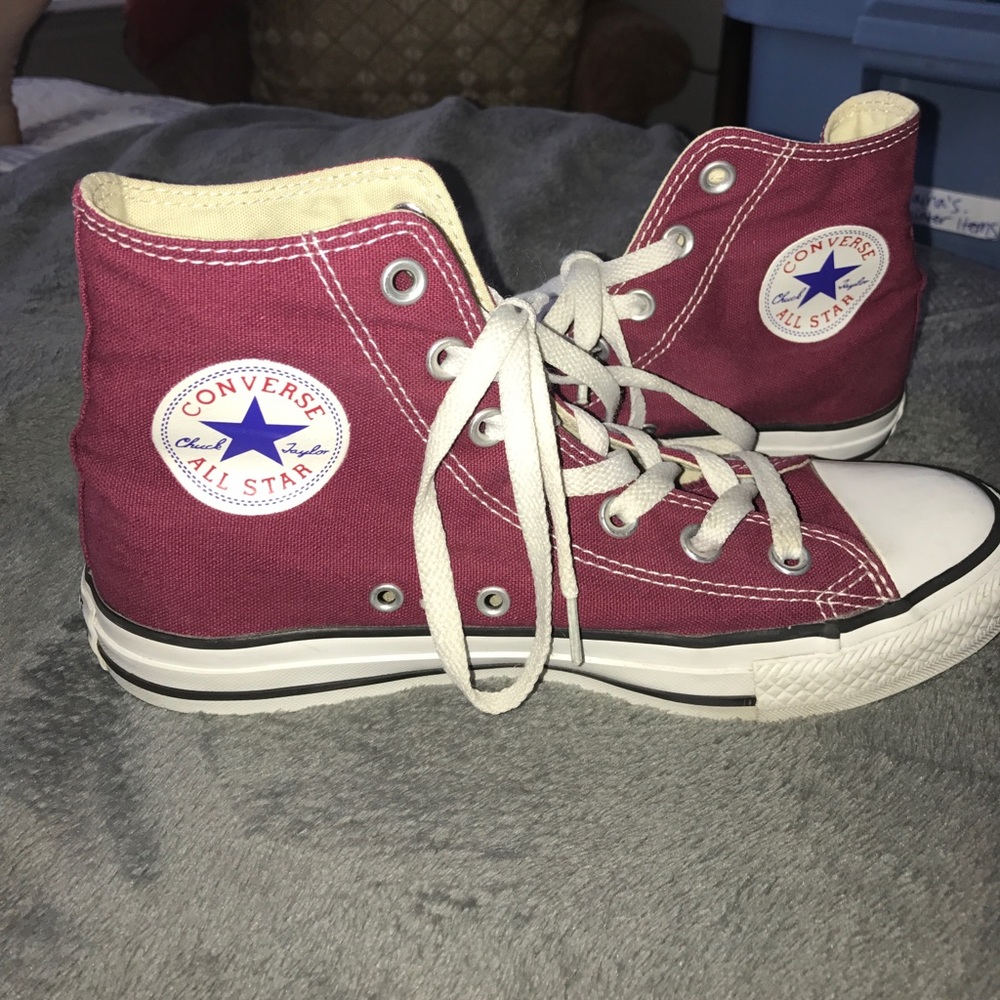 Maroon Hi top Converse