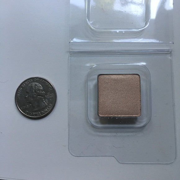 Urban Decay Powder - Picture 2 of 3