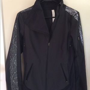 Lululemon black jacket with reflective sleeves.