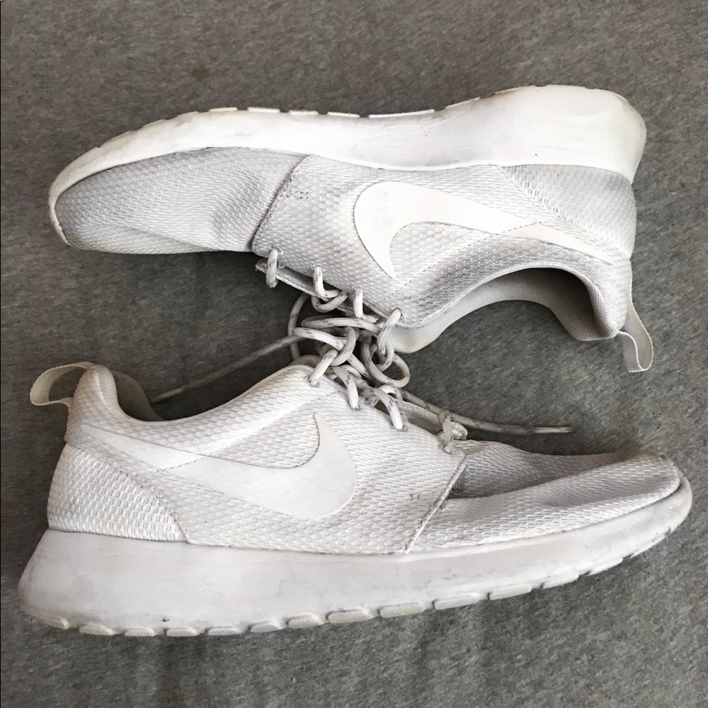 White Nike Roshes