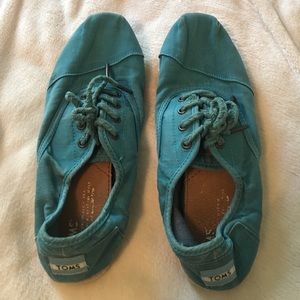 TOMS lace up
