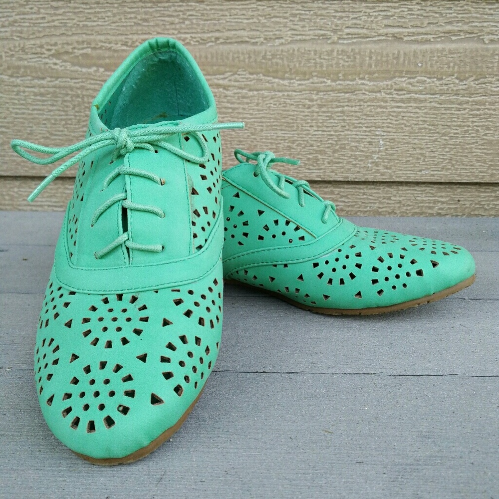 Cutout oxfords