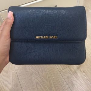 Michael Kors Daniela Large Leather Crossbody