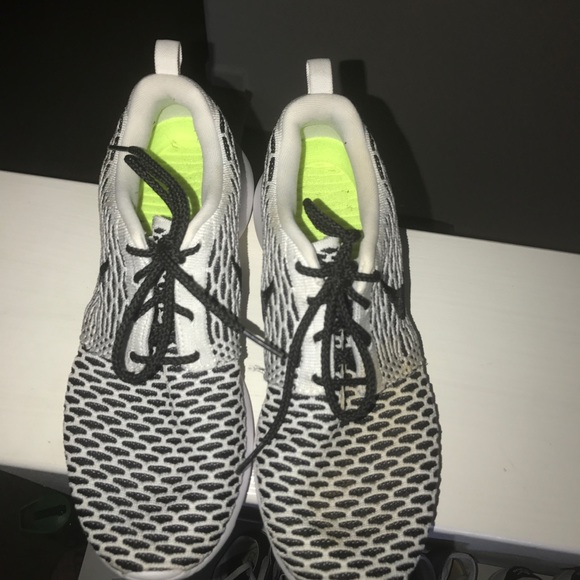 Nike iD Custom Roshe Run Sneakers 7.5 Black White - Picture 3 of 8