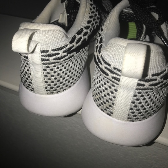 Nike iD Custom Roshe Run Sneakers 7.5 Black White - Picture 5 of 8