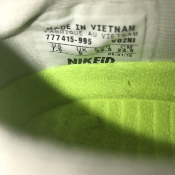 Nike iD Custom Roshe Run Sneakers 7.5 Black White - Picture 7 of 8