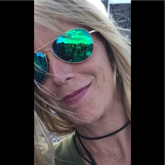 Meet your Posher, Colleen - Picture 1 of 1