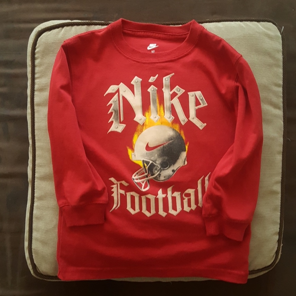 Boy's long sleeve Nike shirt