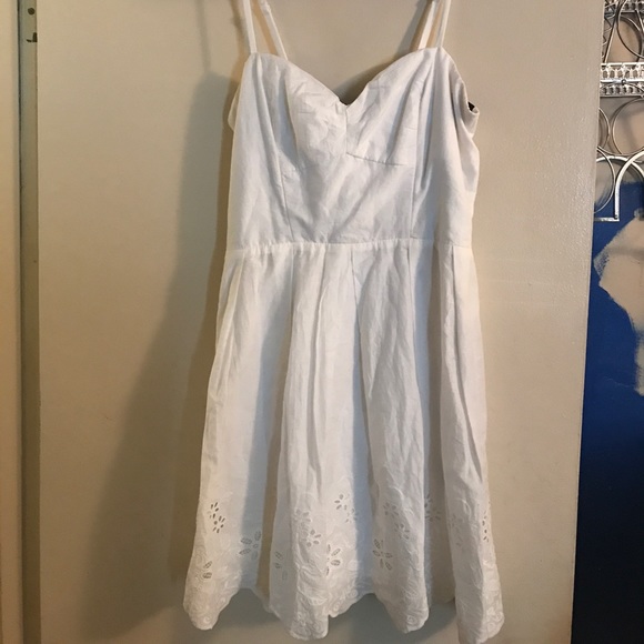 White summer dress - Picture 1 of 2