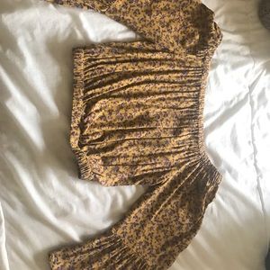 off the shoulder floral print cropped top🌼🌼