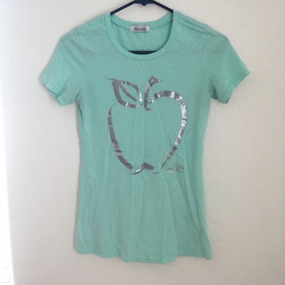 New York New York t-shirt.