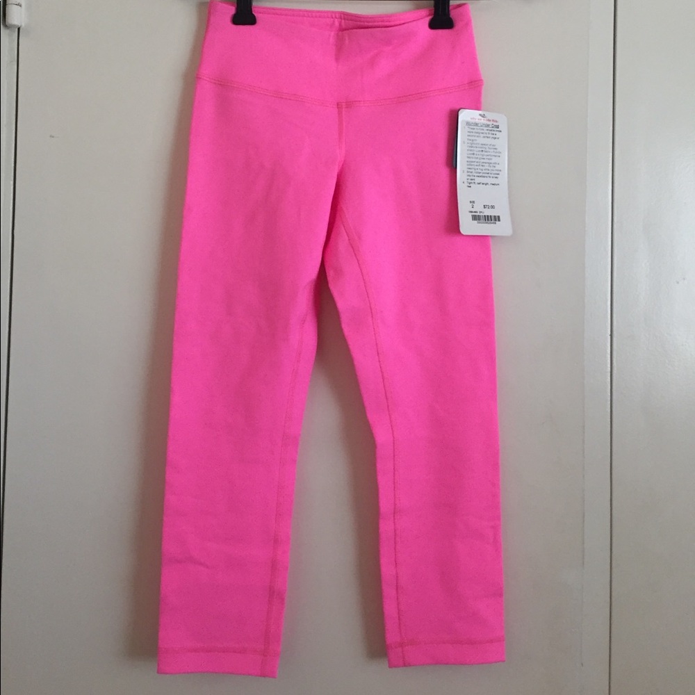 Hot pink Lululemon Wunder Under crop