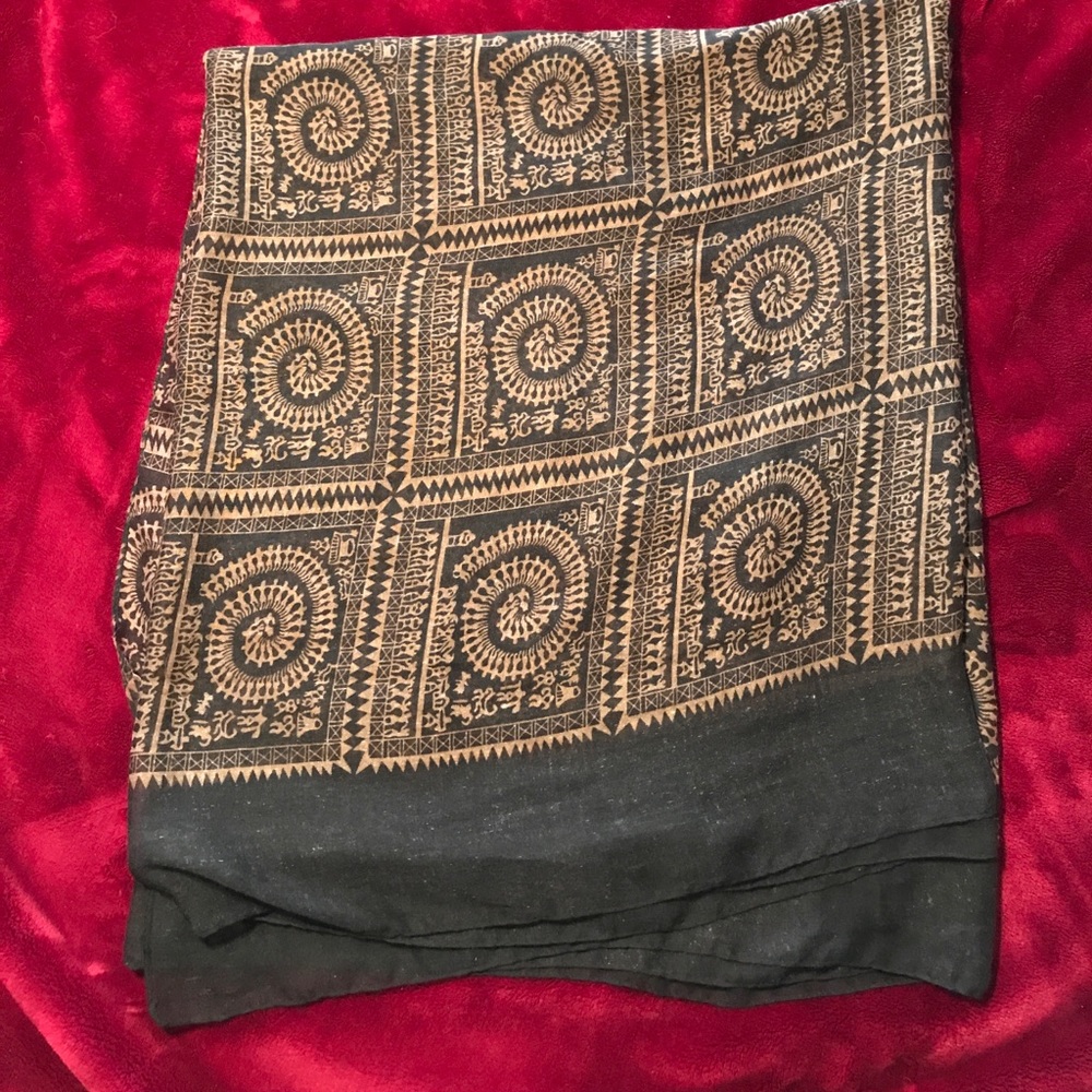 XSIDE Scarf/Wrap optic. 45"x78".