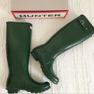 Hunter boots size 8 and care kit