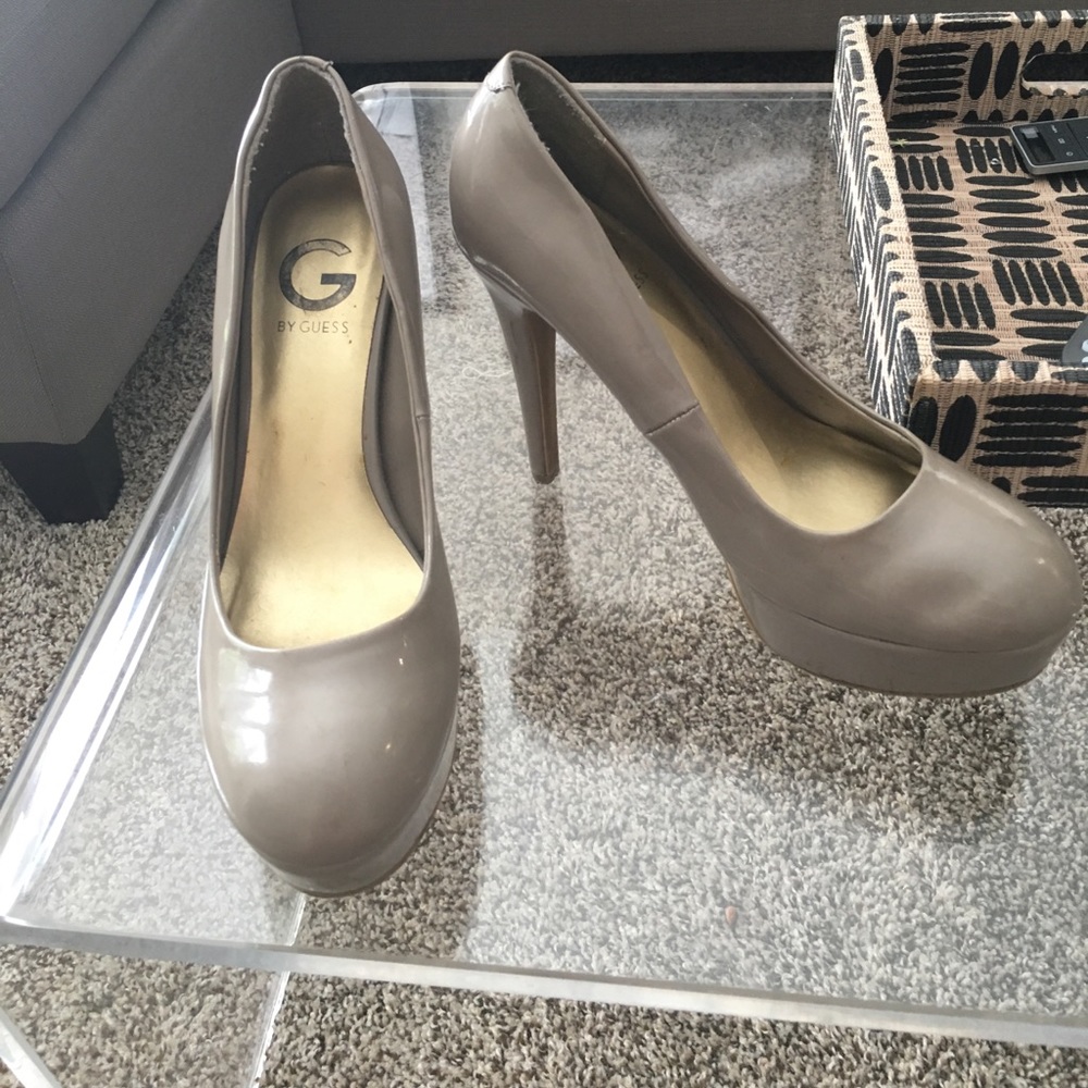 Guess pumps