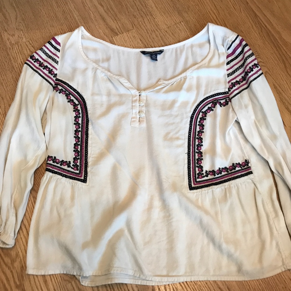 American Eagle long sleeve embroidered white top