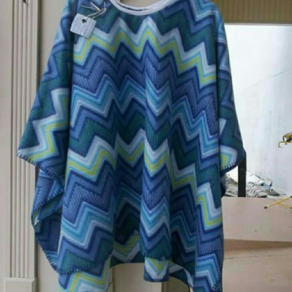 Hand made fleece poncho one size fits most - Picture 1 of 1