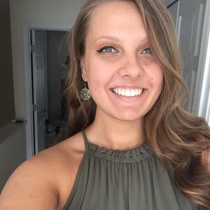 Meet your Posher, Caroline