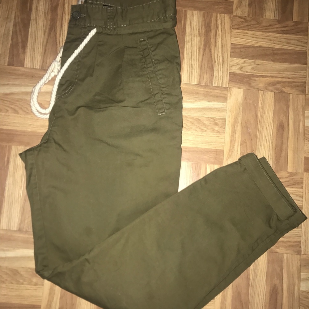 H&M Pants High Rise Pleated Cropped Pants