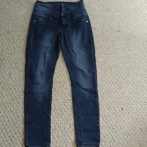 Denim high wasted jeggings.