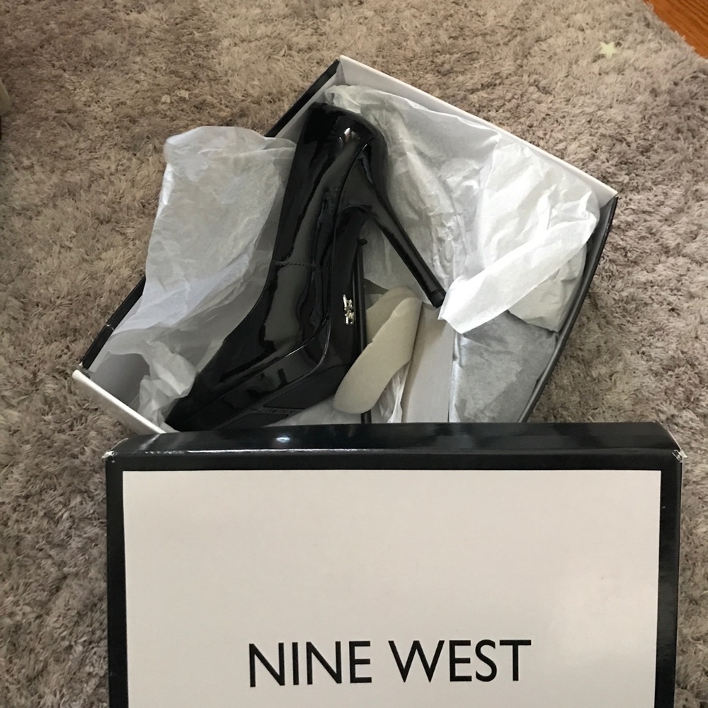Brand New 7.5 Nine West black patent pump