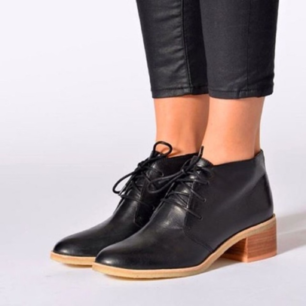 Black leather ankle boot Clarks