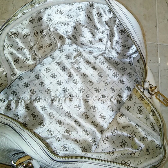 Guess Bag - Picture 5 of 8