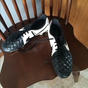 Men's soccer shoes