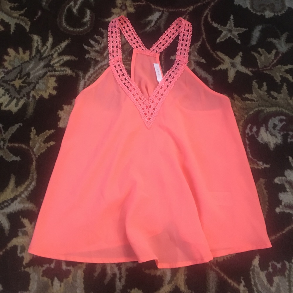 Lush Size S Coral Top