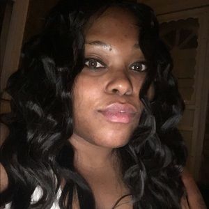 Meet your Posher, Maxine